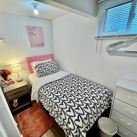 Tiny Private Room On The 1St Floor With Shared Bathroom Near Seatac Airport And Downtown 시애틀 외부 사진