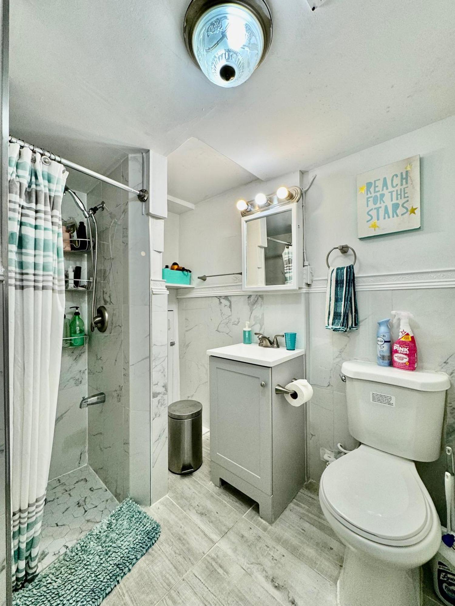 Tiny Private Room On The 1St Floor With Shared Bathroom Near Seatac Airport And Downtown 시애틀 외부 사진