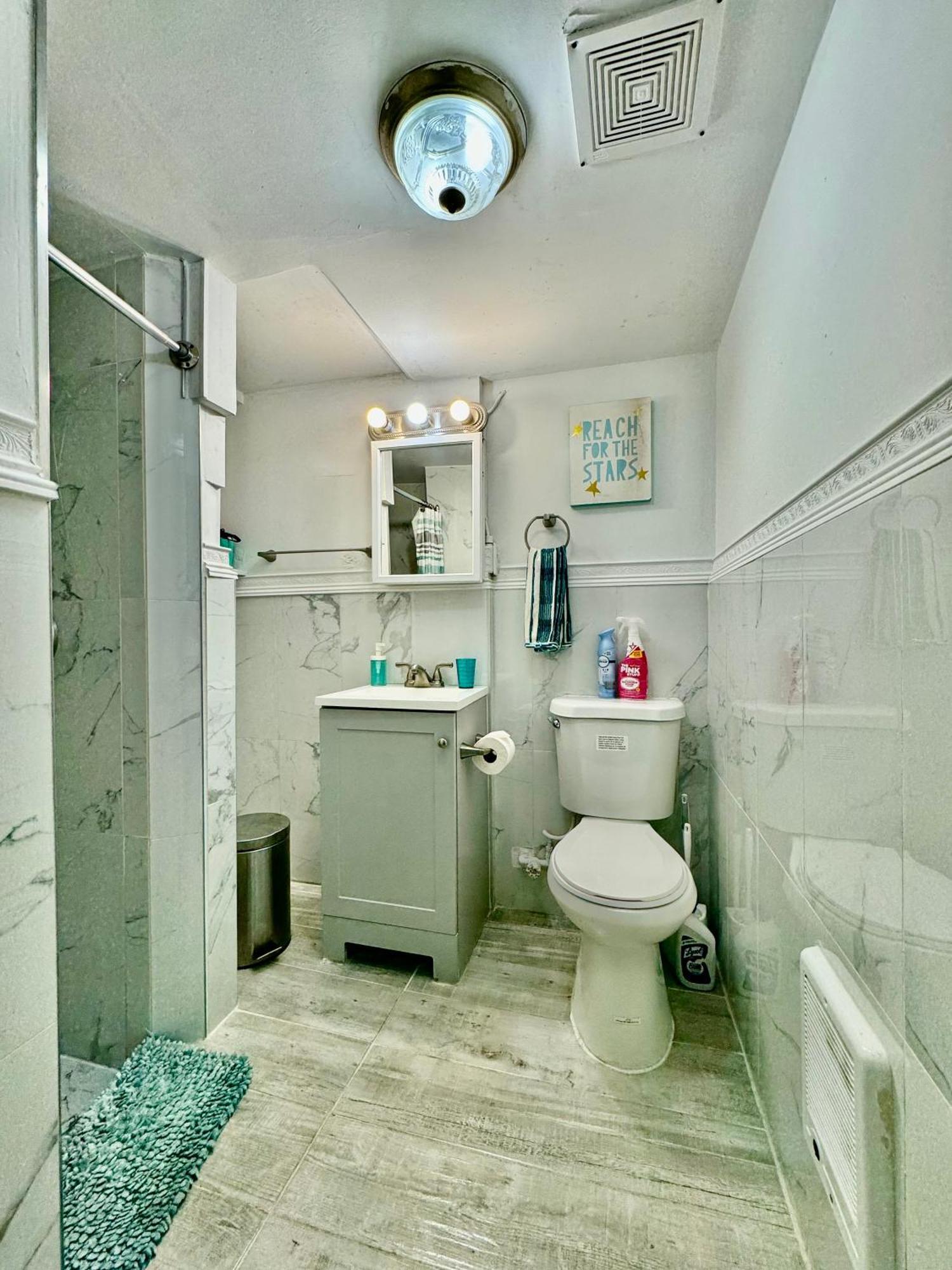 Tiny Private Room On The 1St Floor With Shared Bathroom Near Seatac Airport And Downtown 시애틀 외부 사진