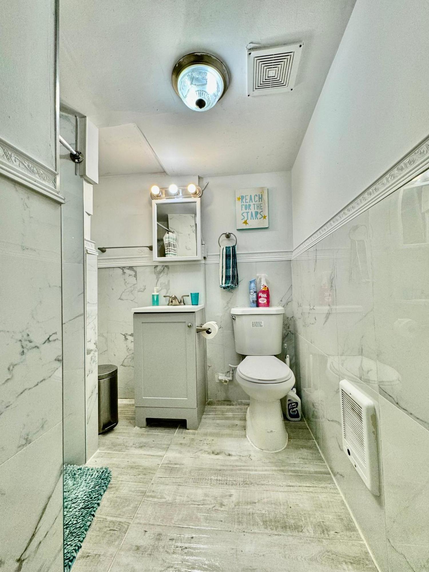 Tiny Private Room On The 1St Floor With Shared Bathroom Near Seatac Airport And Downtown 시애틀 외부 사진