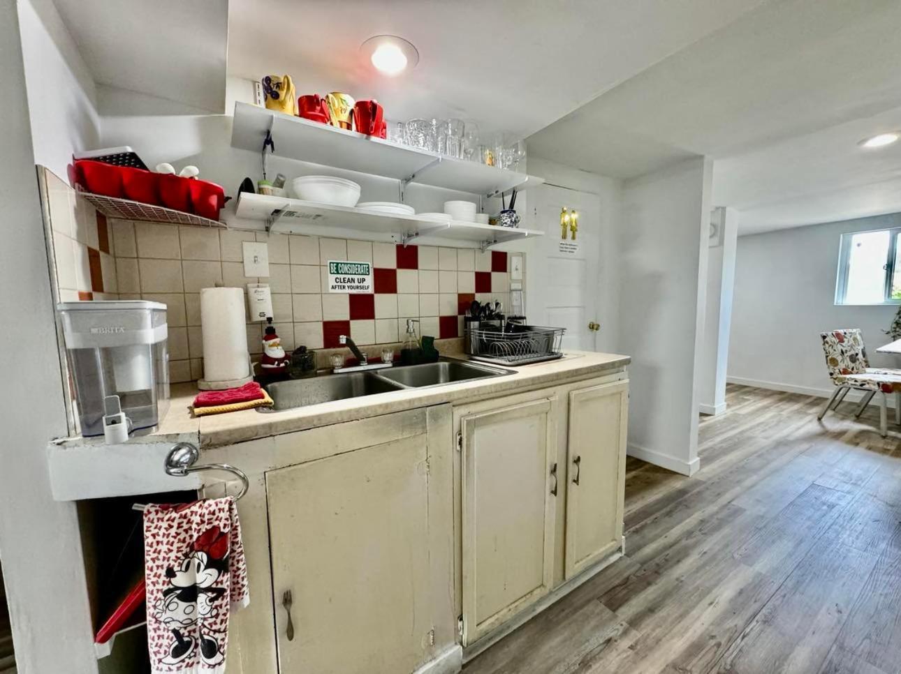 Tiny Private Room On The 1St Floor With Shared Bathroom Near Seatac Airport And Downtown 시애틀 외부 사진