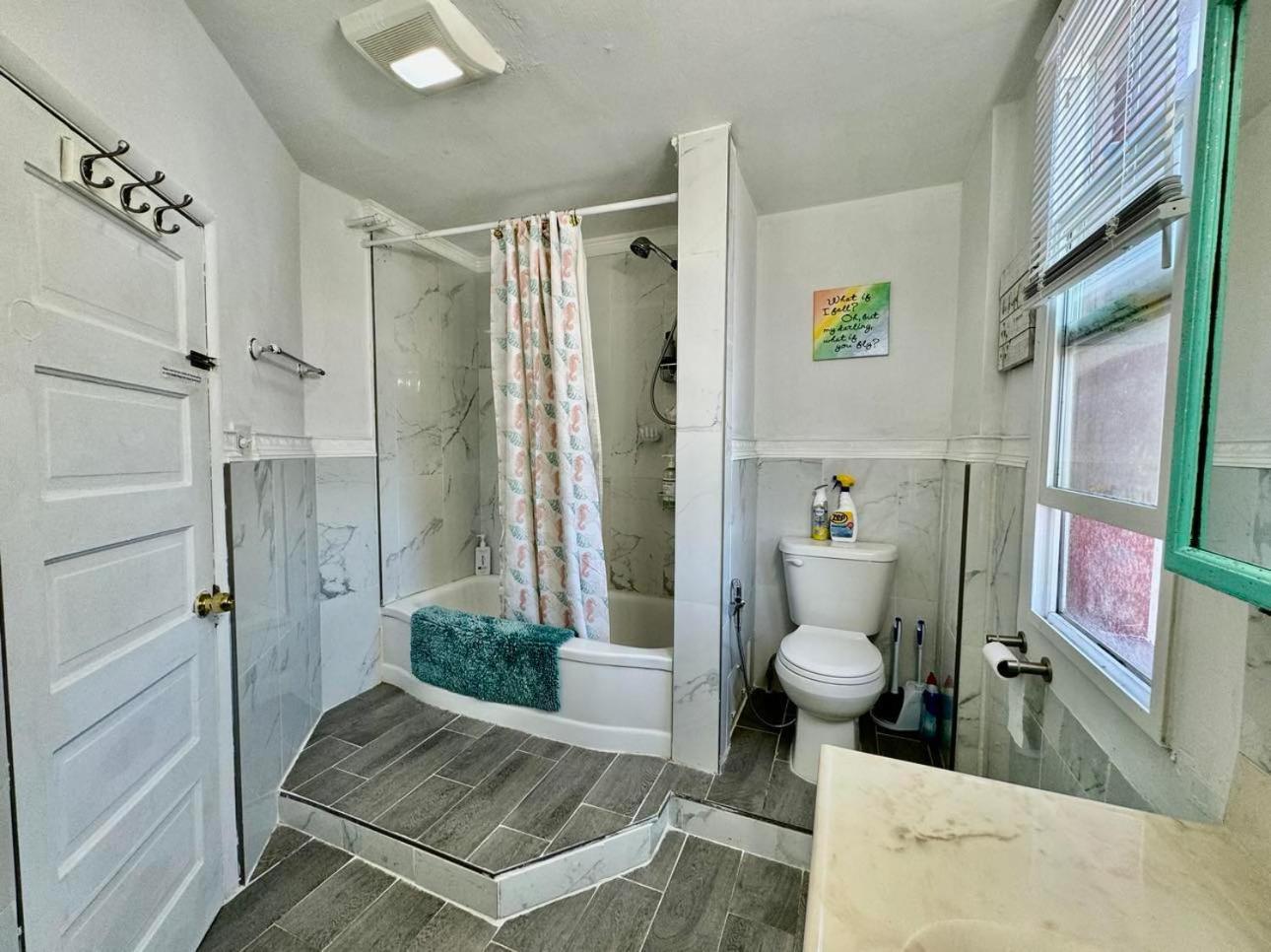 Tiny Private Room On The 1St Floor With Shared Bathroom Near Seatac Airport And Downtown 시애틀 외부 사진
