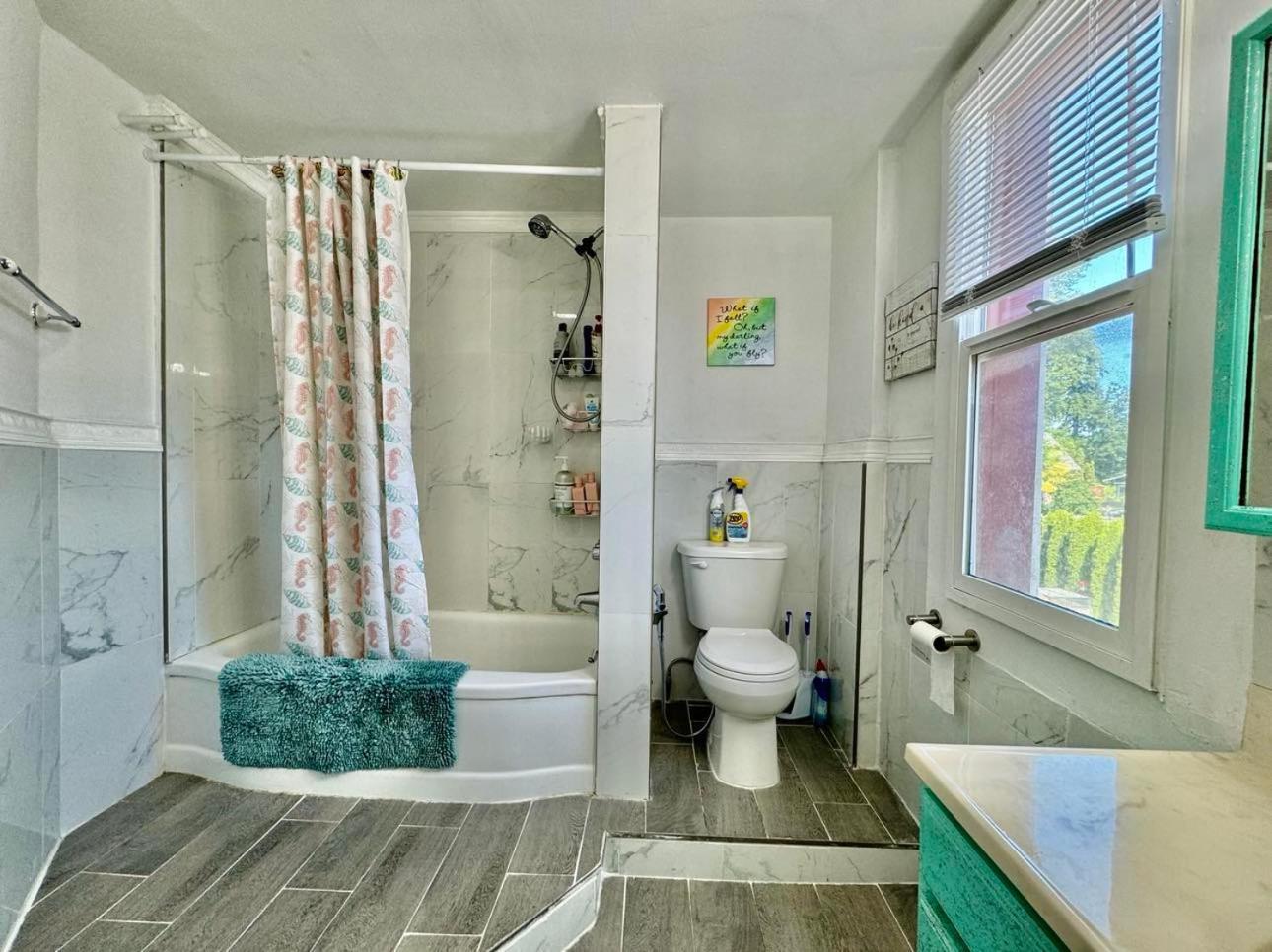 Tiny Private Room On The 1St Floor With Shared Bathroom Near Seatac Airport And Downtown 시애틀 외부 사진