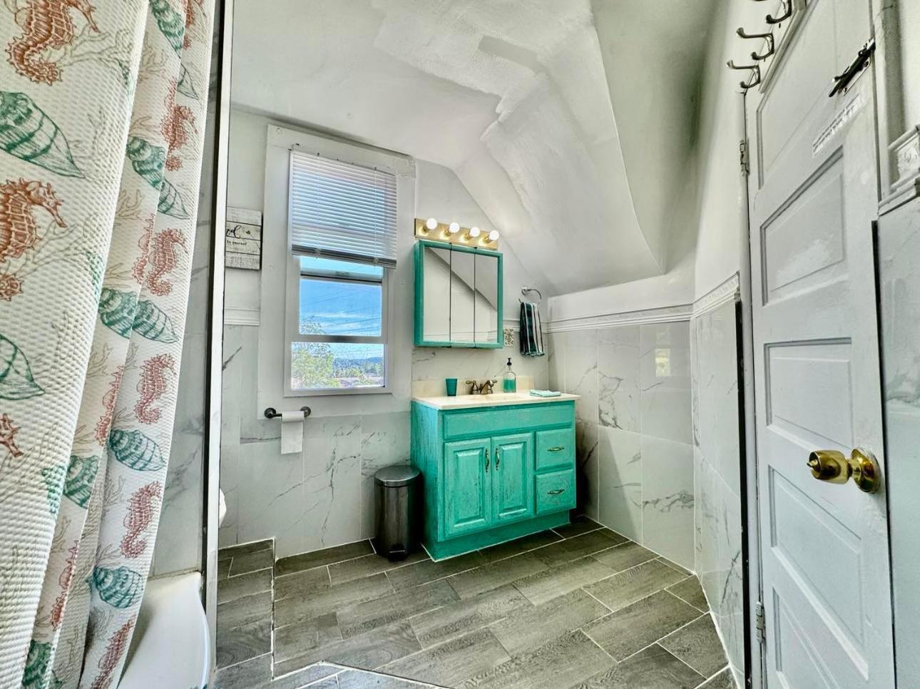 Tiny Private Room On The 1St Floor With Shared Bathroom Near Seatac Airport And Downtown 시애틀 외부 사진