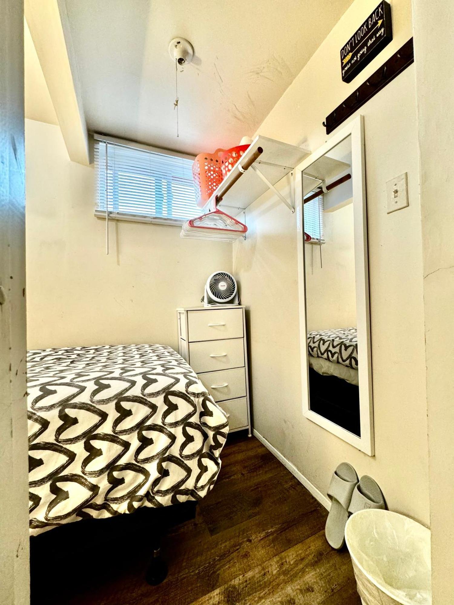 Tiny Private Room On The 1St Floor With Shared Bathroom Near Seatac Airport And Downtown 시애틀 외부 사진