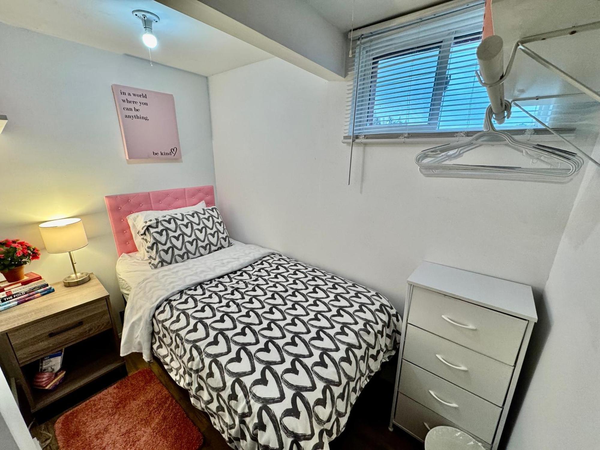 Tiny Private Room On The 1St Floor With Shared Bathroom Near Seatac Airport And Downtown 시애틀 외부 사진