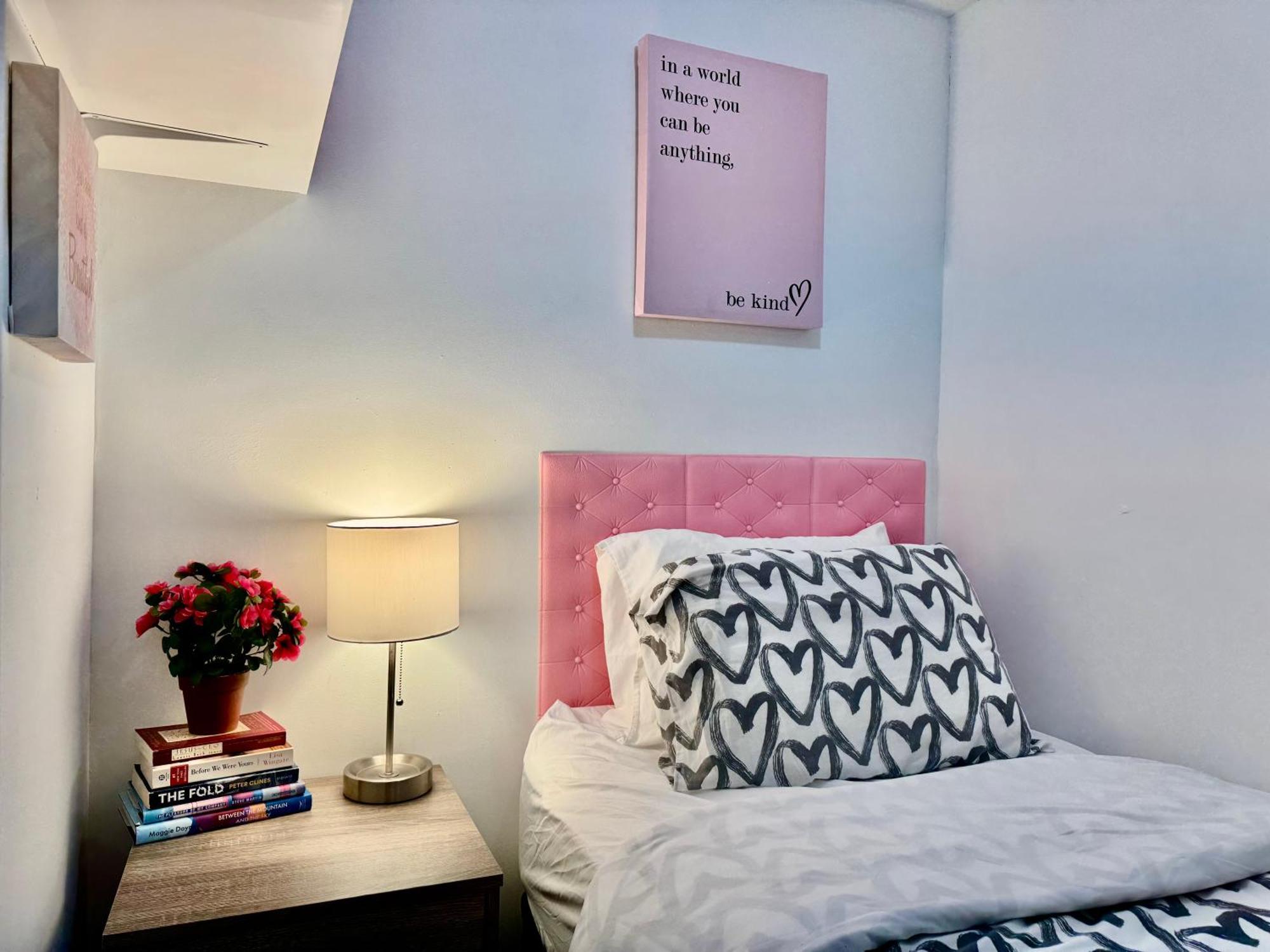 Tiny Private Room On The 1St Floor With Shared Bathroom Near Seatac Airport And Downtown 시애틀 외부 사진