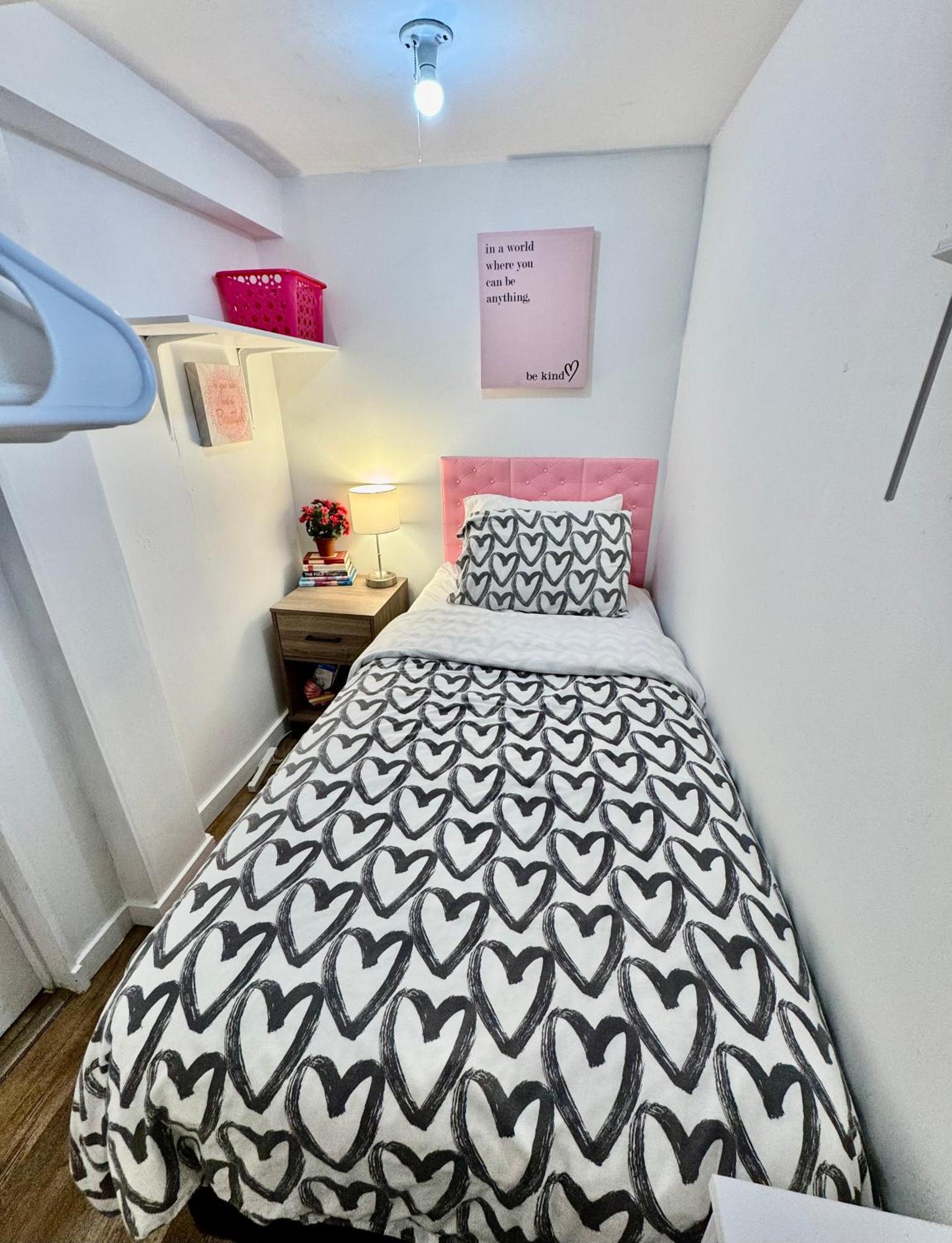 Tiny Private Room On The 1St Floor With Shared Bathroom Near Seatac Airport And Downtown 시애틀 외부 사진