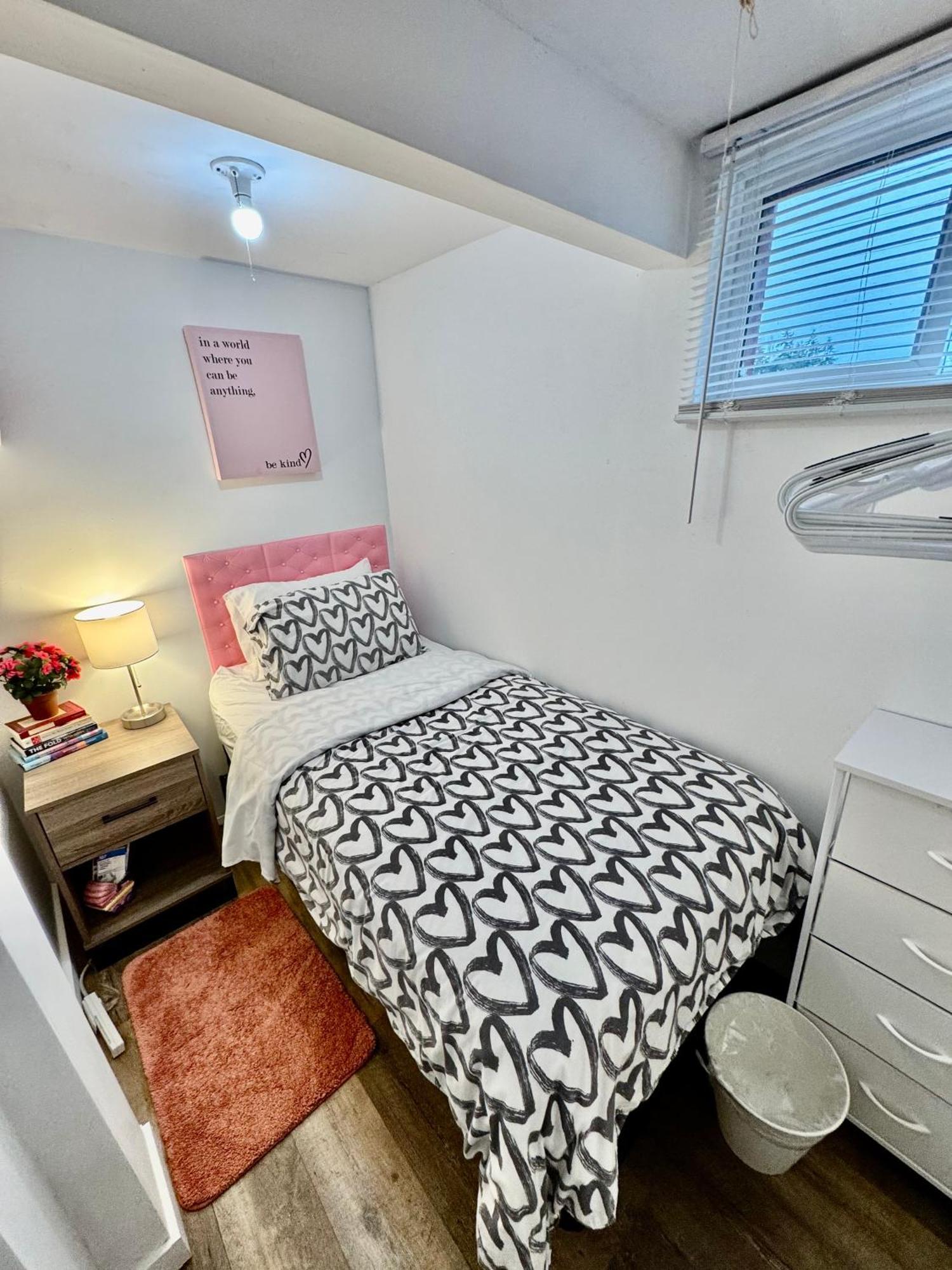 Tiny Private Room On The 1St Floor With Shared Bathroom Near Seatac Airport And Downtown 시애틀 외부 사진