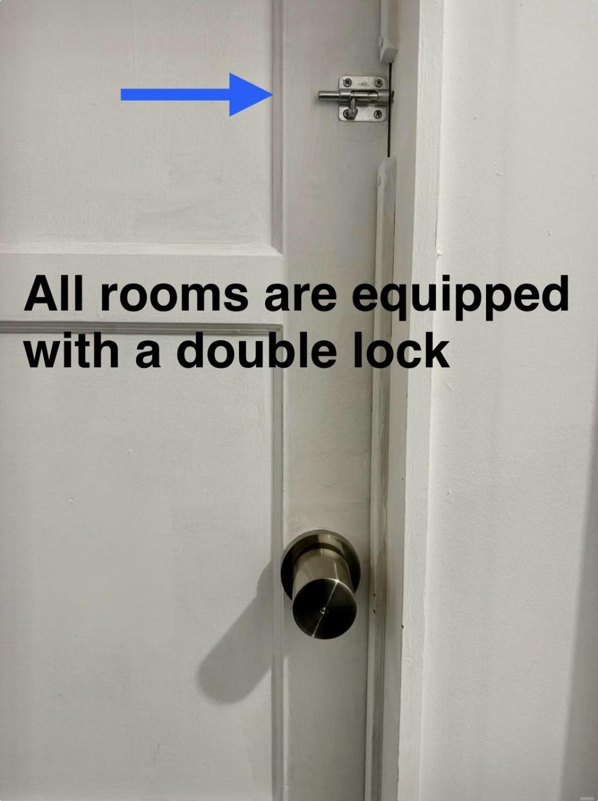 Tiny Private Room On The 1St Floor With Shared Bathroom Near Seatac Airport And Downtown 시애틀 외부 사진